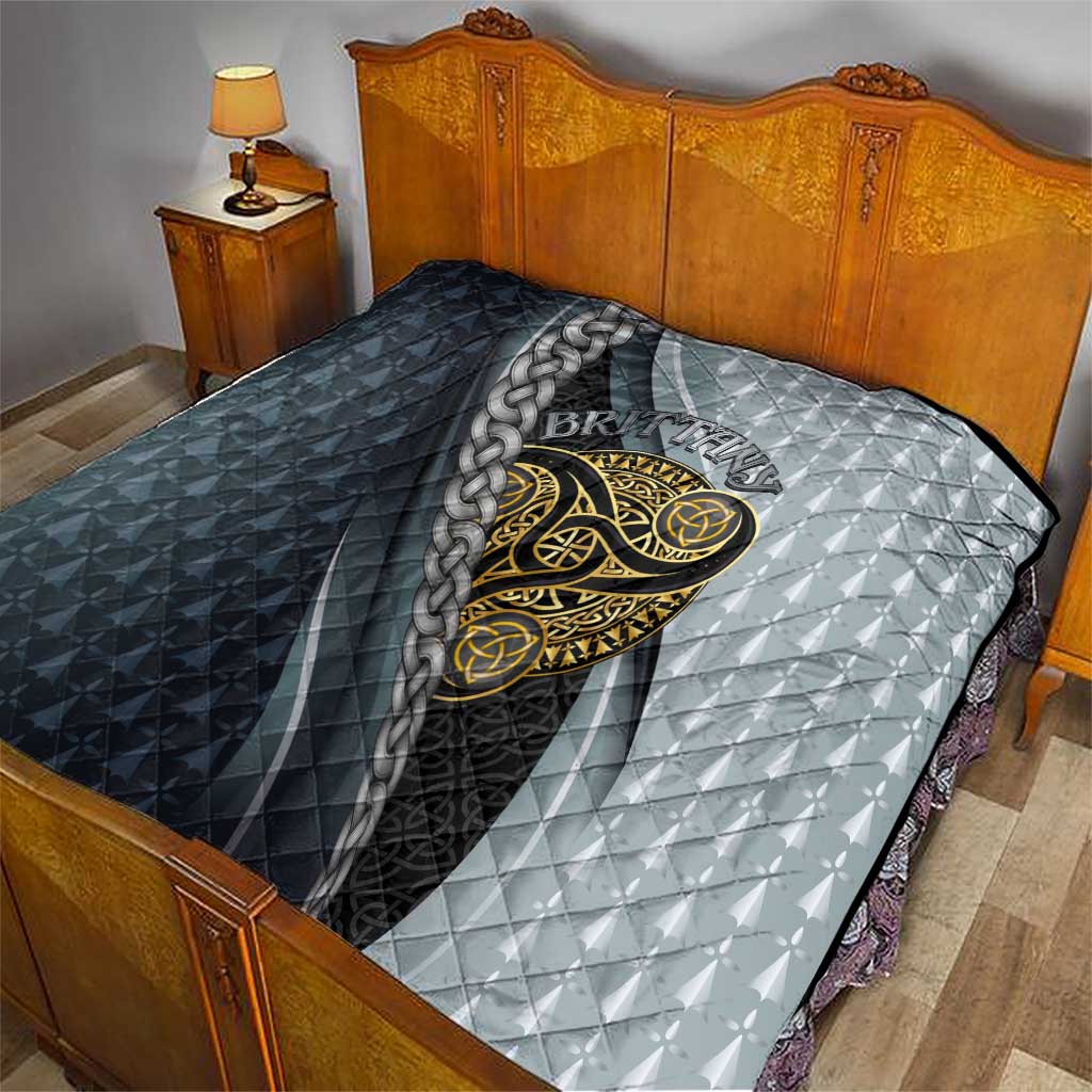 Brittany Triskele Celtic Quilt Silver and Gold Sporty Style - Wonder Print Shop