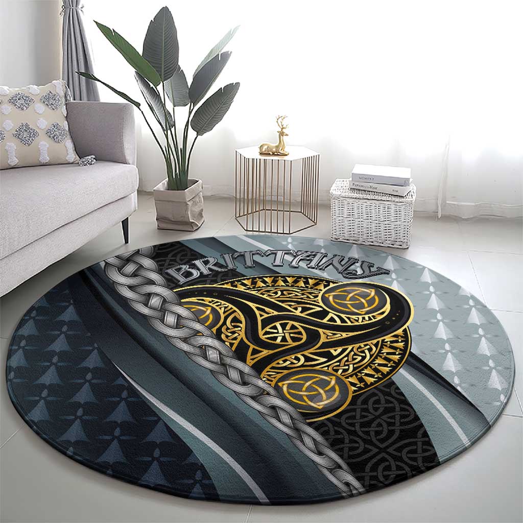 Round grey carpet featuring gold Celtic triskele design and braided knot pattern border.