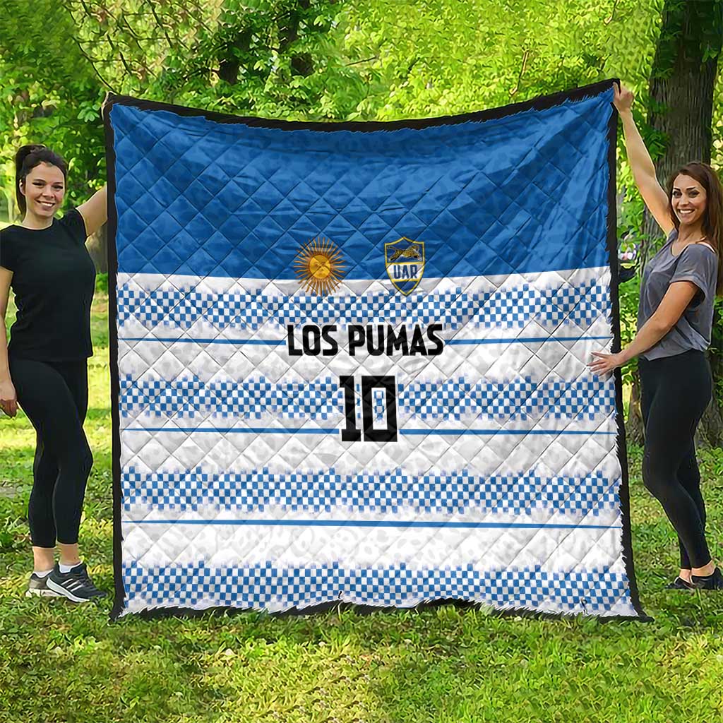 Blue quilt with quilted diamonds and blue-white checker bands, LOS PUMAS text and 10