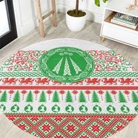Christmas round carpet with green center tree, red and green Celtic knot patterns, white background