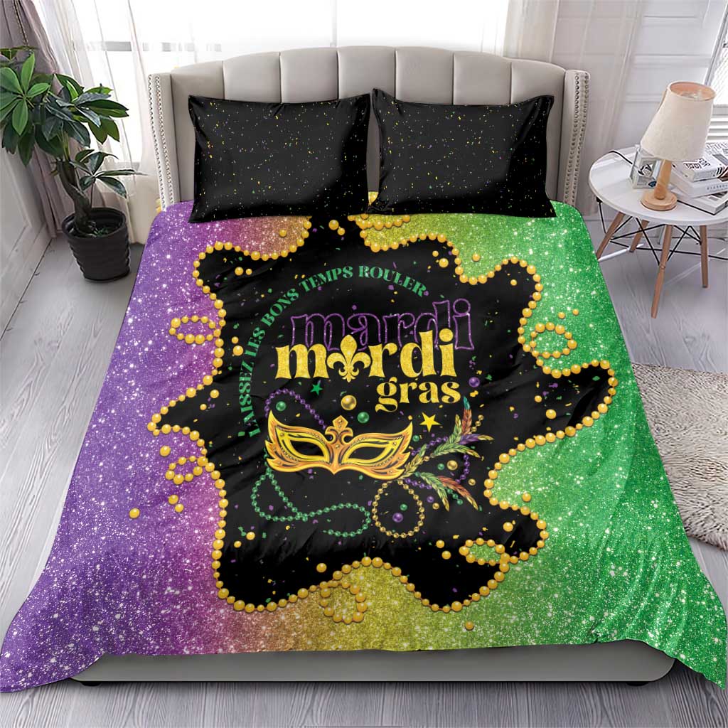 Mardi Gras theme bedding set showing purple/green glitter duvet with black speckled pillowcases