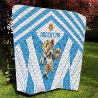 Blue and white Argentina rugby quilt outdoors with centered Argentina emblem and running Pumas mascot