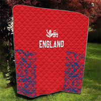Quilted red throw blanket featuring England lion crest, “ENGLAND” lettering, blue splatter.