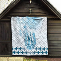 White quilt with blue Kentucky crest and diamond band across bottom edge