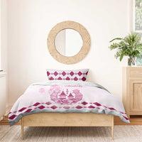 Pink and white duvet with Kentucky Derby graphic and magenta diamond pattern
