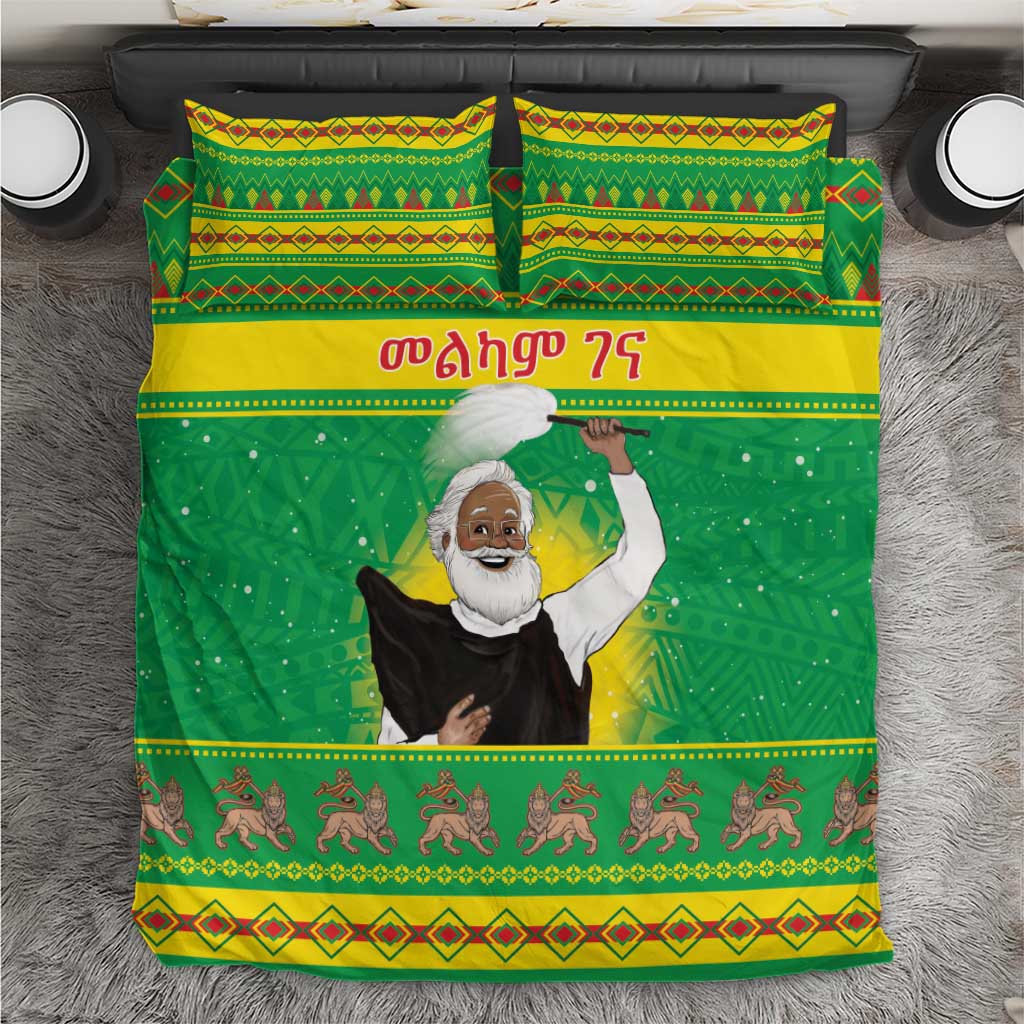 Green bedding set close-up: Santa figure graphic with yellow band and patterned border