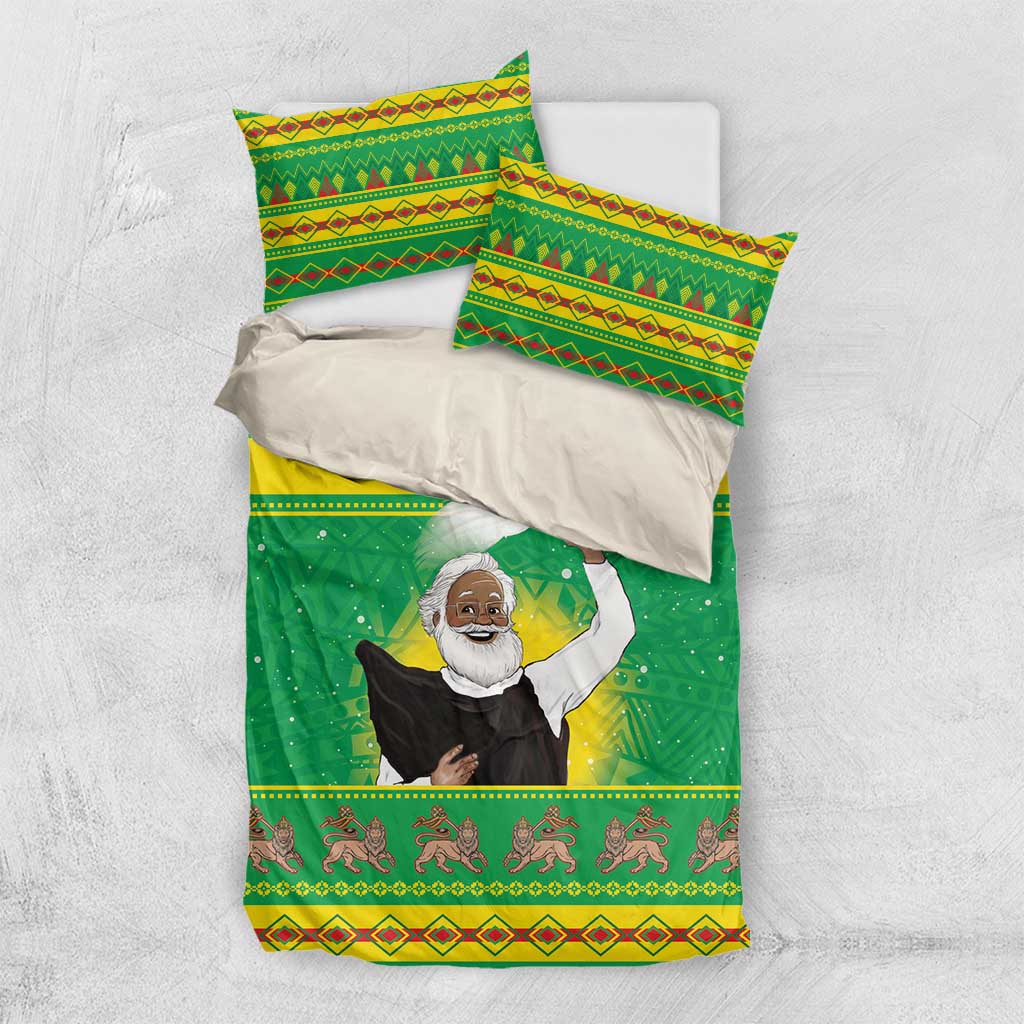 Green bedding set with pillowcases: Santa figure print on comforter with matching borders