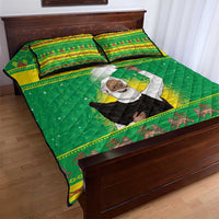 Green quilt bed set with portrait artwork, yellow border, and horse motif on the corner edge