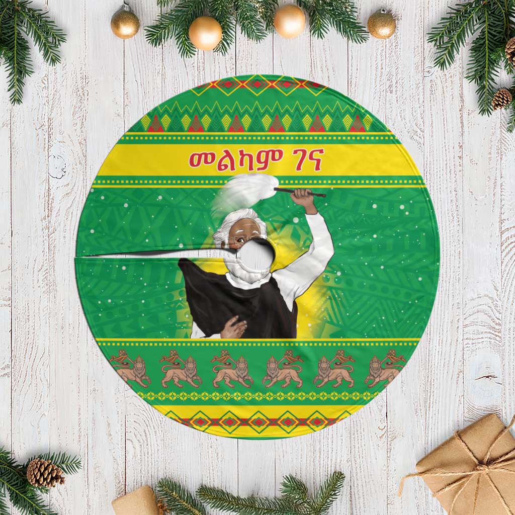 Green round Christmas tree skirt with central figure and colorful patterned border