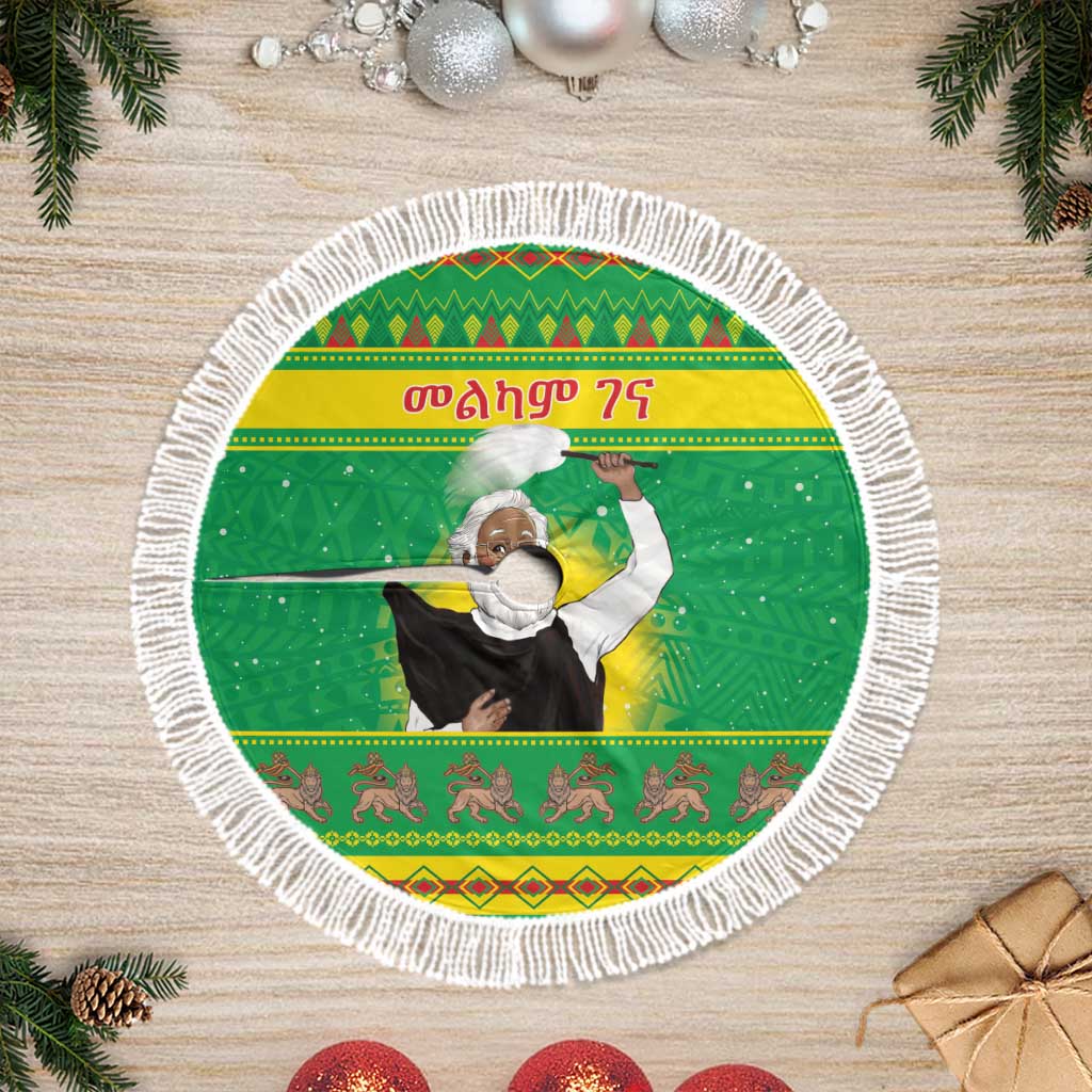 Green round Christmas tree skirt with white fringe, central figure, and patterned band