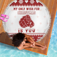 Round Christmas beach blanket, top view with red heart pattern, fringe border, 150cm