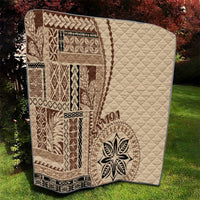 Samoa siapo motif quilt in beige with brown patterned panels and central leaf circle
