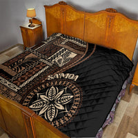 Black Samoa siapo motif quilt on bed with tan geometric panels and leaf emblem