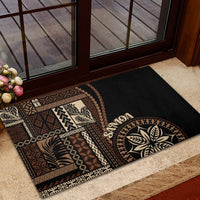 Black Samoa siapo motif rubber doormat with leaf circle emblem and geometric borders