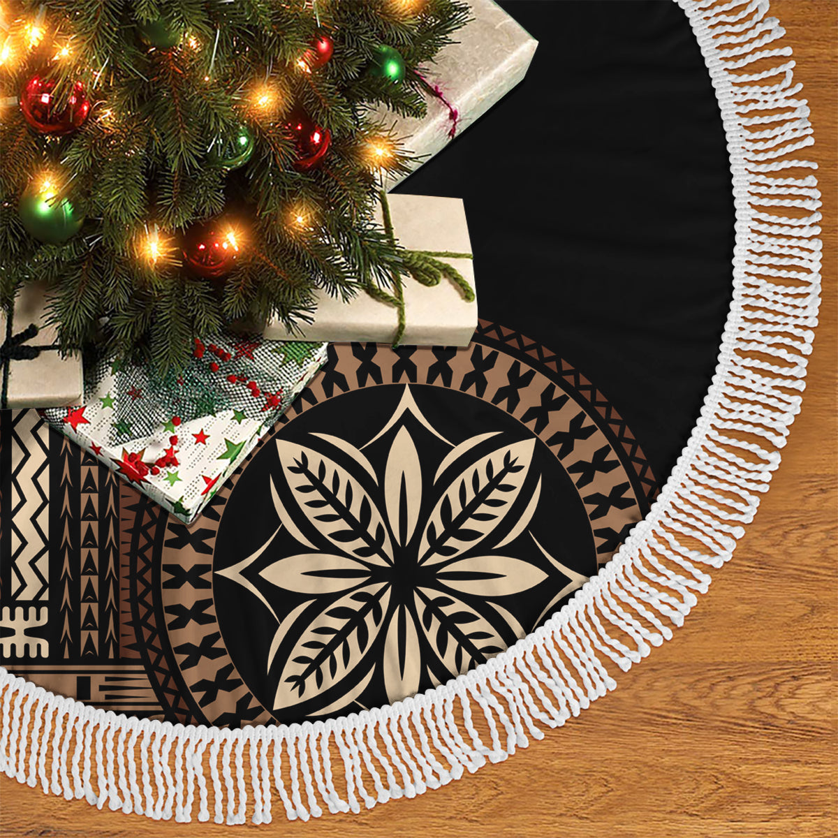 Black round tree skirt with siapo leaf emblem and white fringe trim