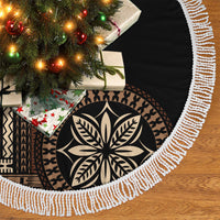 Black round tree skirt with siapo leaf emblem and white fringe trim