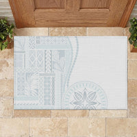 White rubber doormat with light blue Siapo patchwork and leaf motifs