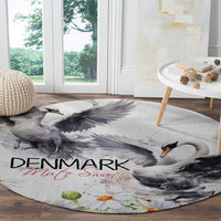 Round rug with gray swans and daisy flowers, large central bird print
