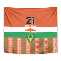 Orange tapestry close view: '21' and Niger crest with white/green stripes.