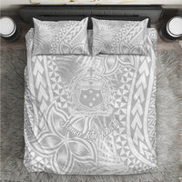 White tropical Polynesian bedding set with geometric and floral print, includes duvet and pillowcases