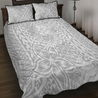 White quilt bed set with two rectangular pillows, geometric tropical motif