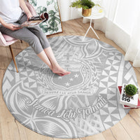 Round gray rug with white Polynesia crest motif and geometric pattern