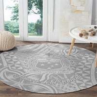 Round gray rug with Polynesia geometric border and crest motif in white