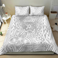 White bedding set with duvet and pillowcases featuring Polynesian geometric and tropical leaf crest
