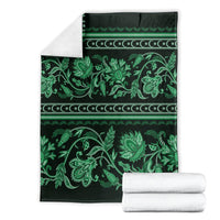 Green and dark floral ornament blanket set with folded towels