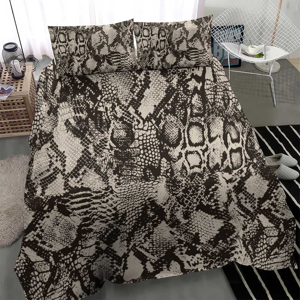 Snake-skin patterned duvet cover with two matching pillowcases in black and cream