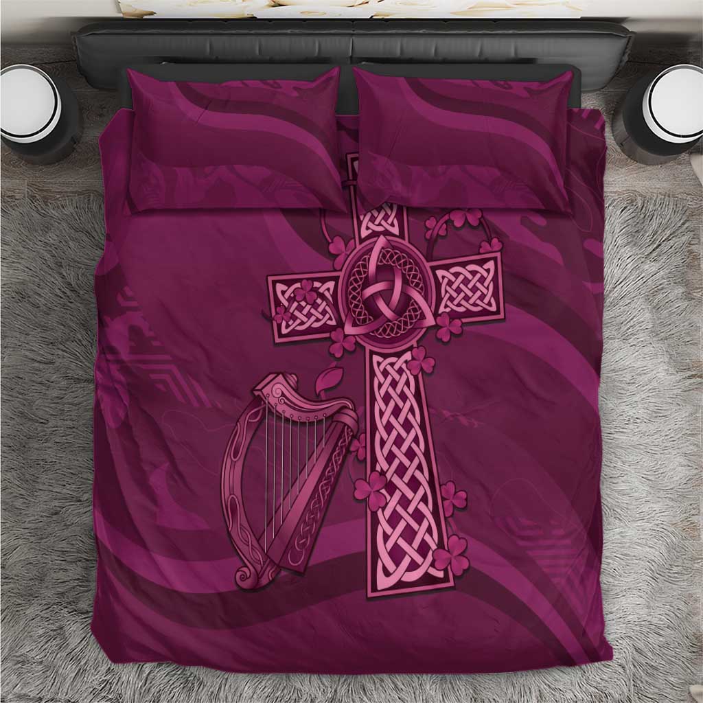 Maroon bedding set with Celtic cross and harp motif, includes pillowcases