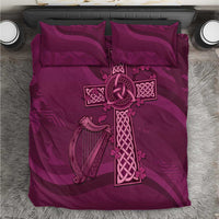 Maroon bedding set with Celtic cross and harp motif, includes pillowcases