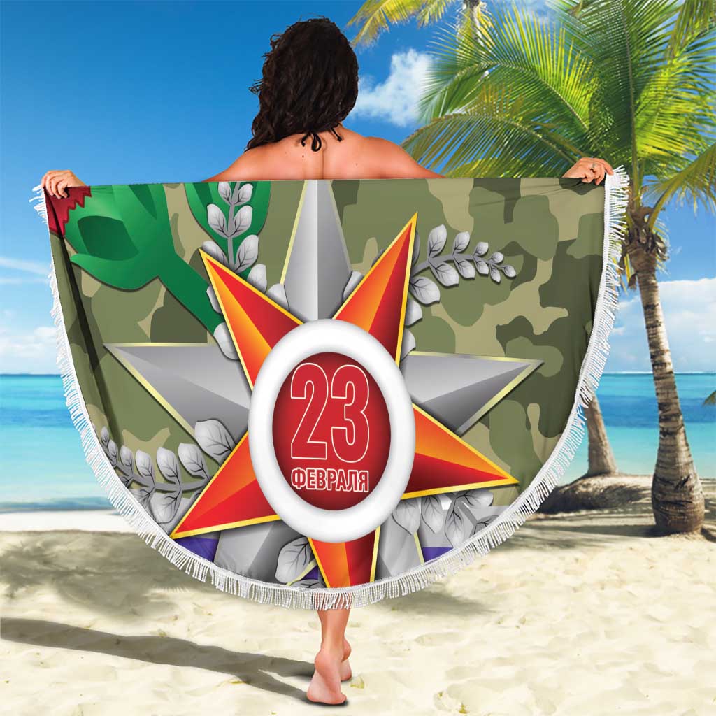 150 cm circular beach blanket with white fringe, camouflage print and red star badge on sand