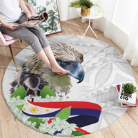 Round area rug featuring eagle artwork, red-blue flag stripe, and white geometric pattern