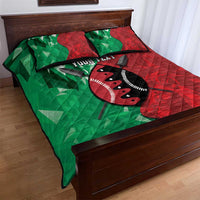 Green/red quilted duvet bed set with lion shield graphic and two pillowcases