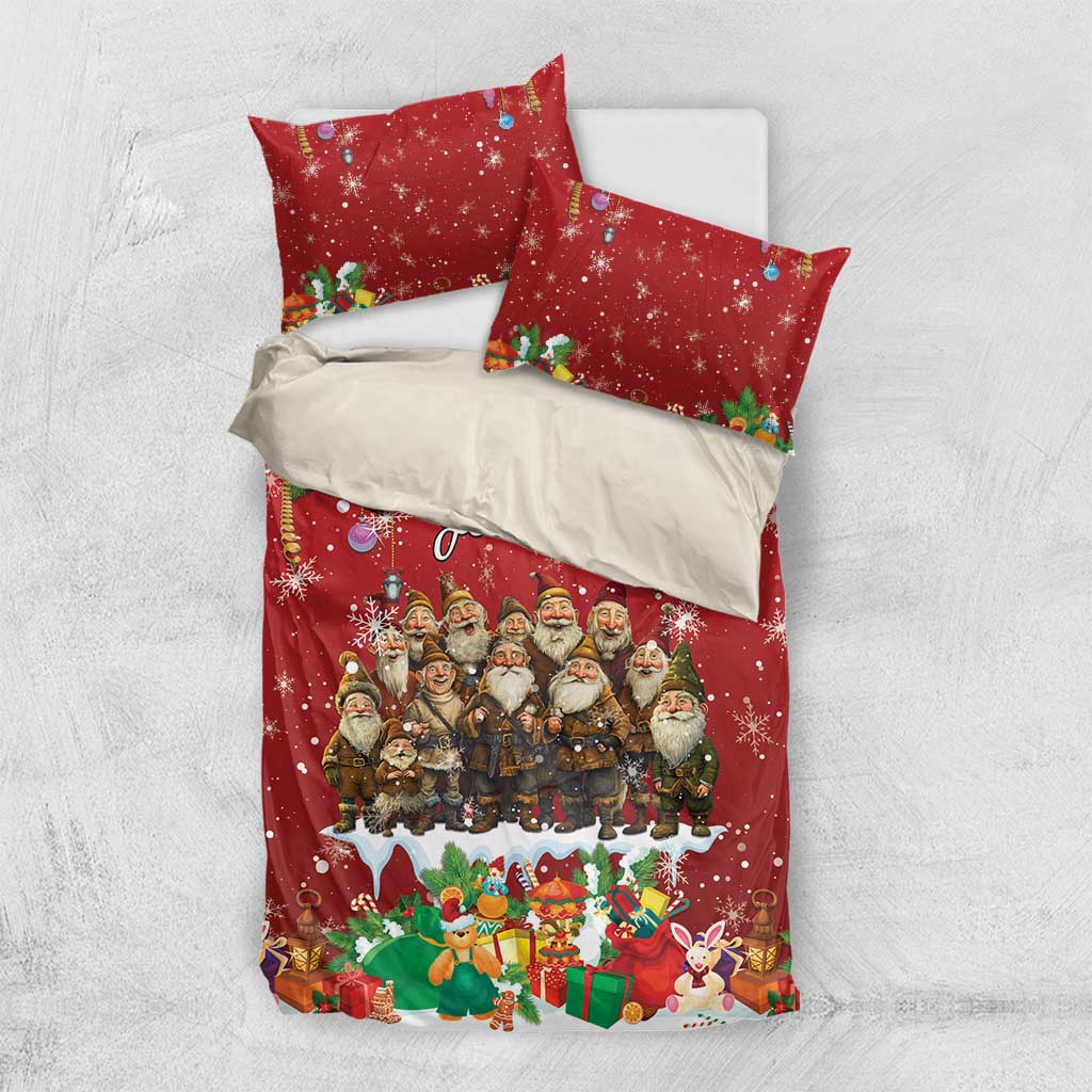 Red bedding set with duvet and two pillowcases, Santa-like characters and gift graphics
