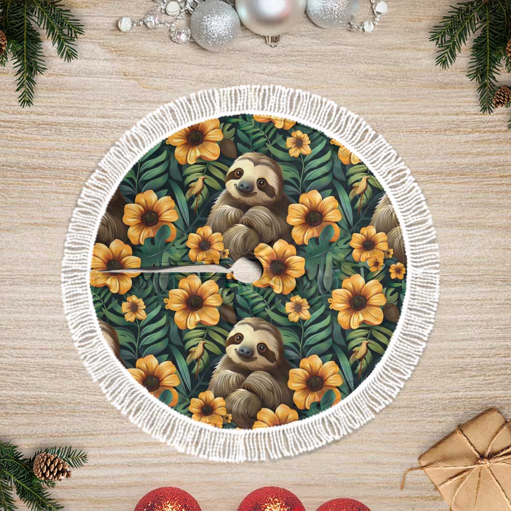 Green tree skirt with sloth-and-flower design, circular white fringe border.