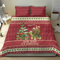Red Christmas bedding set with sloth-and-turtle illustration, festive border, 2 pillows