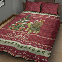 Red quilt bed set on bed with sloth and turtle in green wreath border, two matching pillows