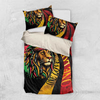 Duvet and pillowcases with lion portrait and reggae red, yellow, green swirl pattern