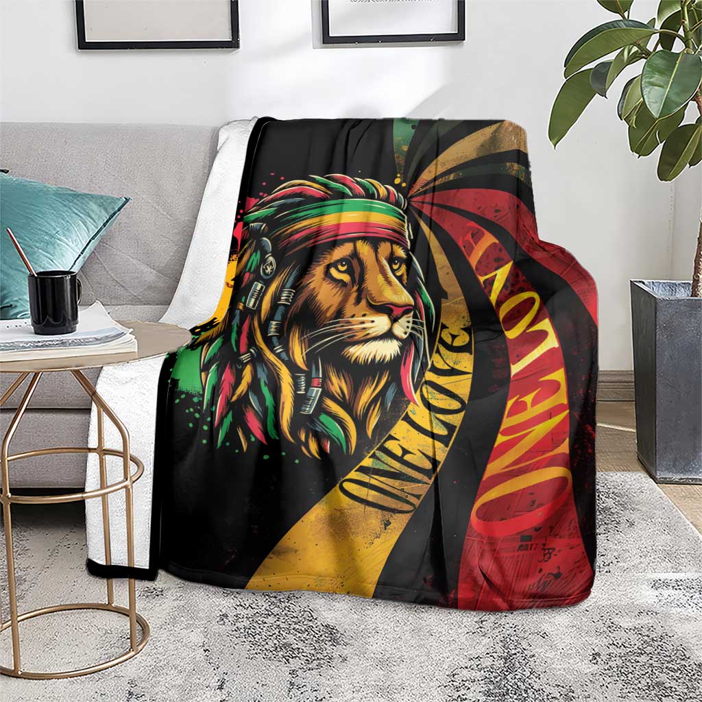 Black lion face blanket with reggae tricolor design, green highlights, and red-yellow ray pattern