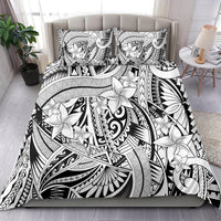 Black-and-white tribal duvet cover set with large white flowers and two pillowcases