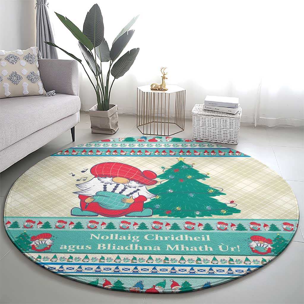 Round Christmas carpet featuring a gnome with gift, green tree, and decorative trim border