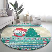 Round Christmas carpet featuring a gnome with gift, green tree, and decorative trim border