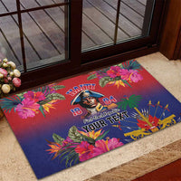 Floral rubber doormat on entry step with portrait, Haitian lettering, and fan design