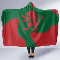 Hooded hooded blanket in green and red with Morocco crest emblem centered