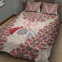 Quilt bed set with cream quilt, red and black border patterns, and two embroidered pillows