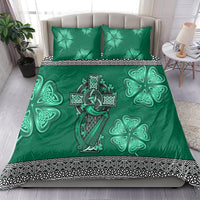 Green duvet and pillow set with Celtic cross-and-harp centerpiece, shamrocks, black trim.