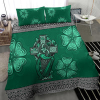 Green bedding set with Celtic cross and harp artwork, surrounded by shamrock motifs.