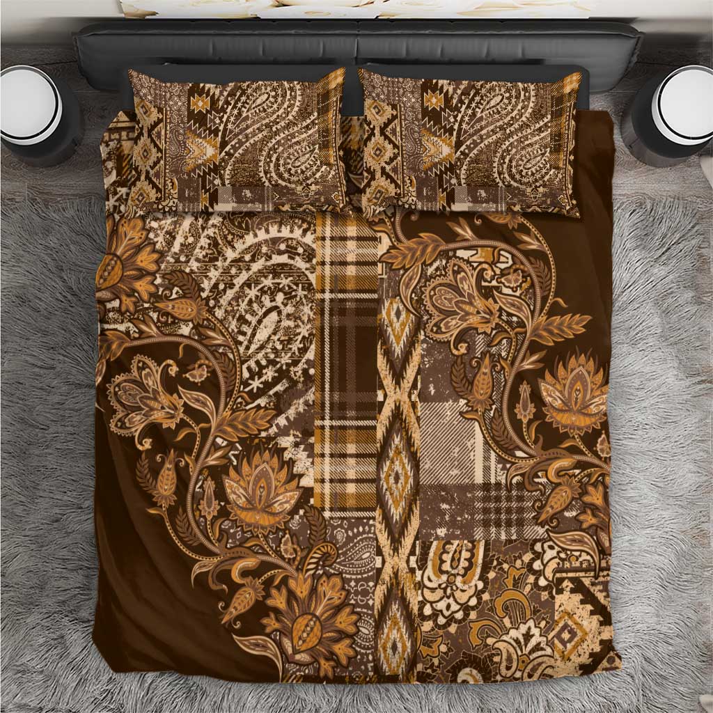 Gold and brown paisley floral patterned duvet cover with two matching pillowcases.
